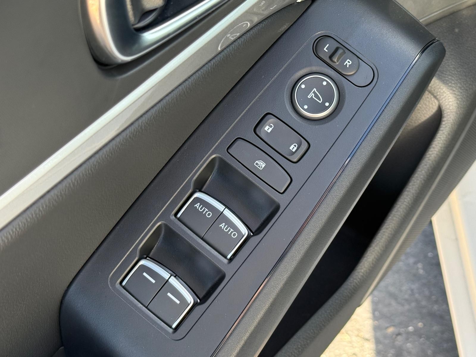 Acura Integra Vehicle Full-screen Gallery Image 21