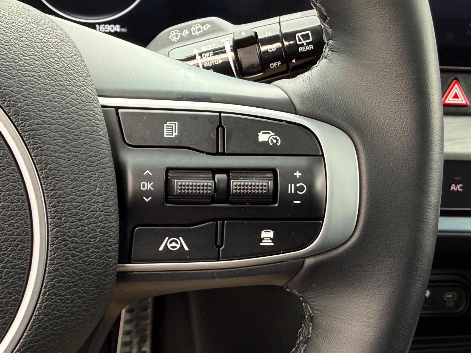 Kia Sportage Vehicle Image 18