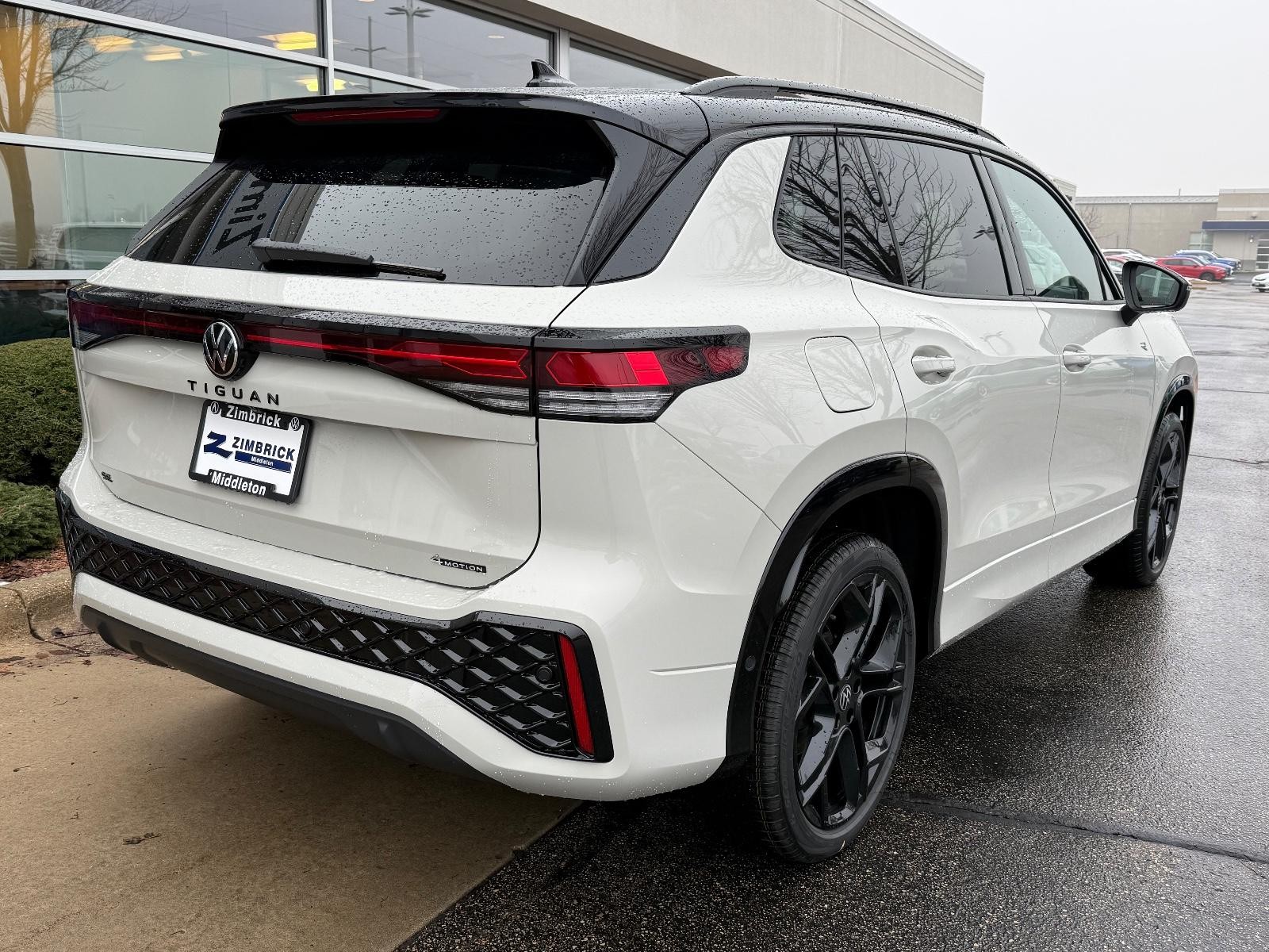 Volkswagen Tiguan Vehicle Image 03