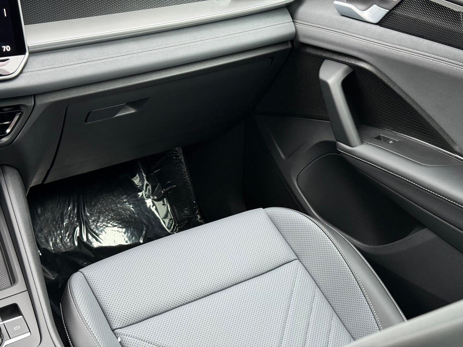 Volkswagen Tiguan Vehicle Image 09