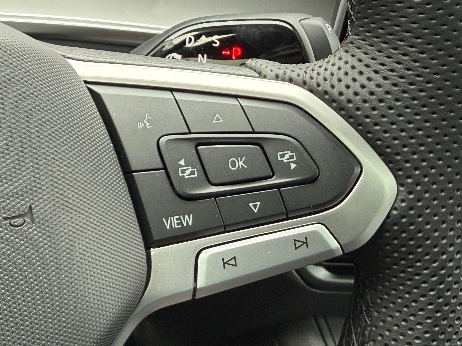 Volkswagen Tiguan Vehicle Image 11