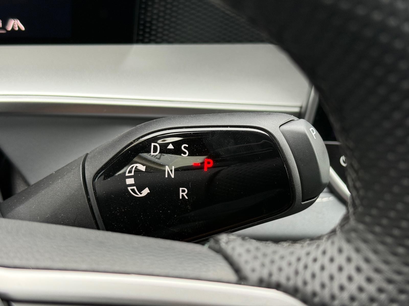 Volkswagen Tiguan Vehicle Image 12