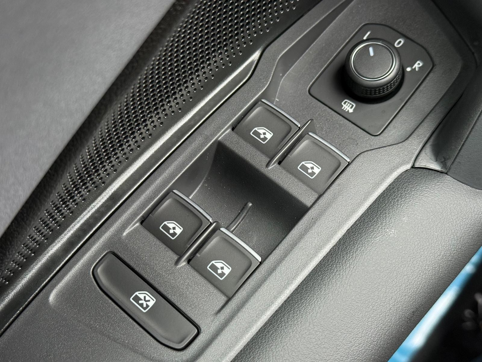 Volkswagen Tiguan Vehicle Image 15