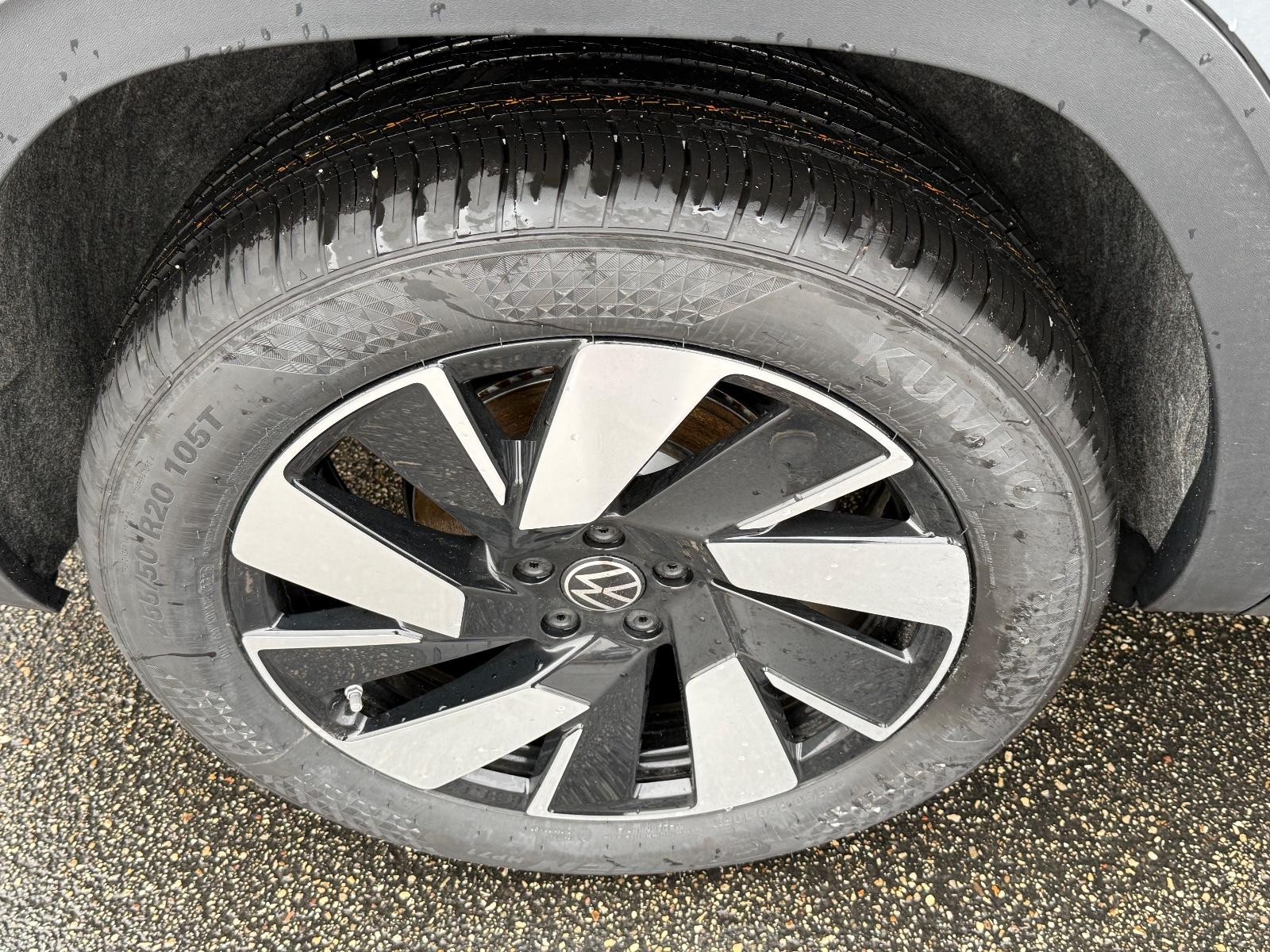 Volkswagen Atlas Cross Sport Vehicle Image 04