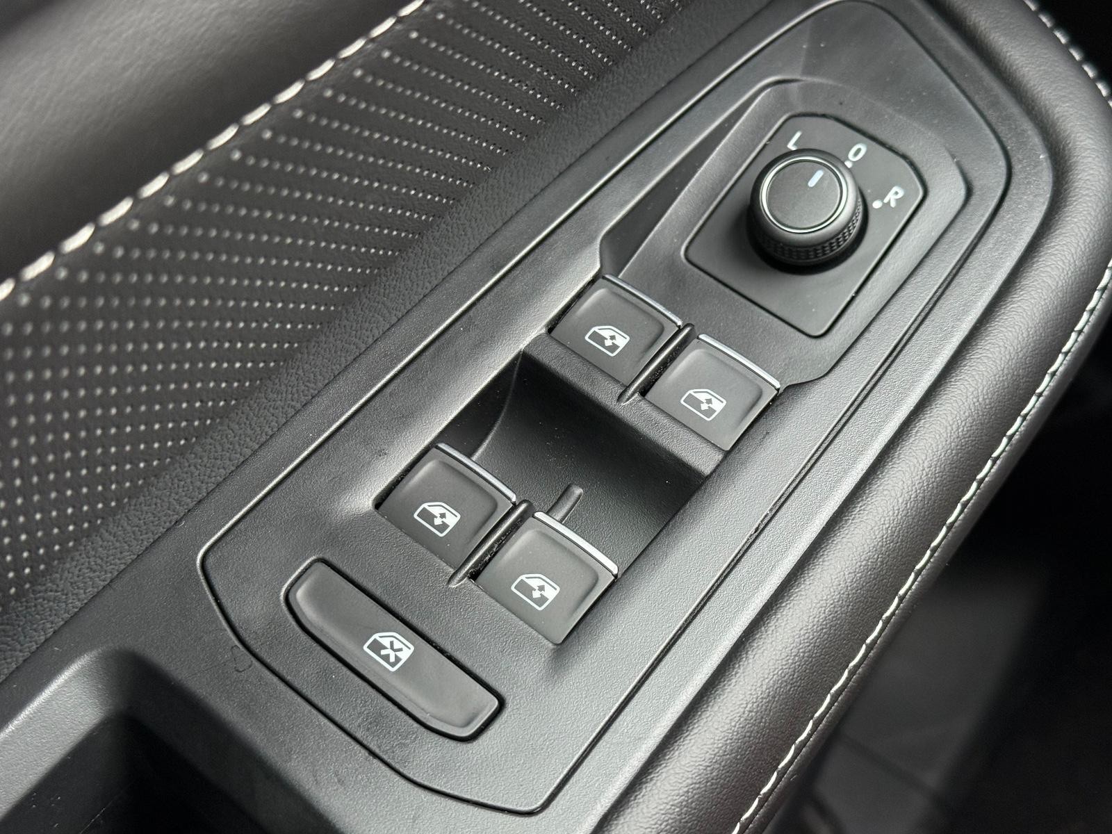 Volkswagen Atlas Cross Sport Vehicle Image 15