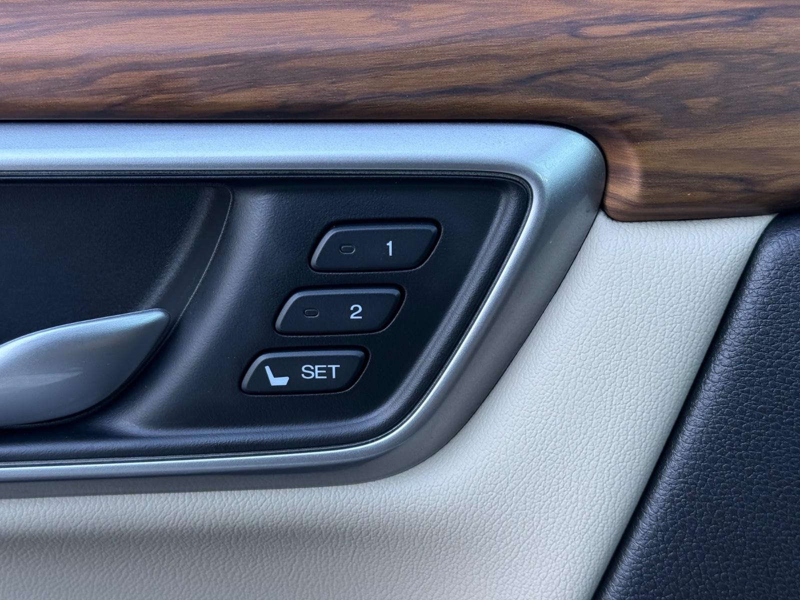 Honda CR-V Vehicle Image 16