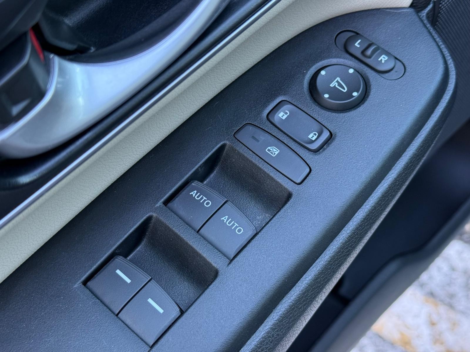 Honda CR-V Vehicle Image 22