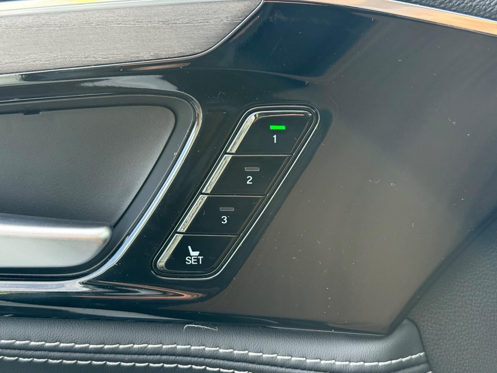 Acura MDX Vehicle Image 10