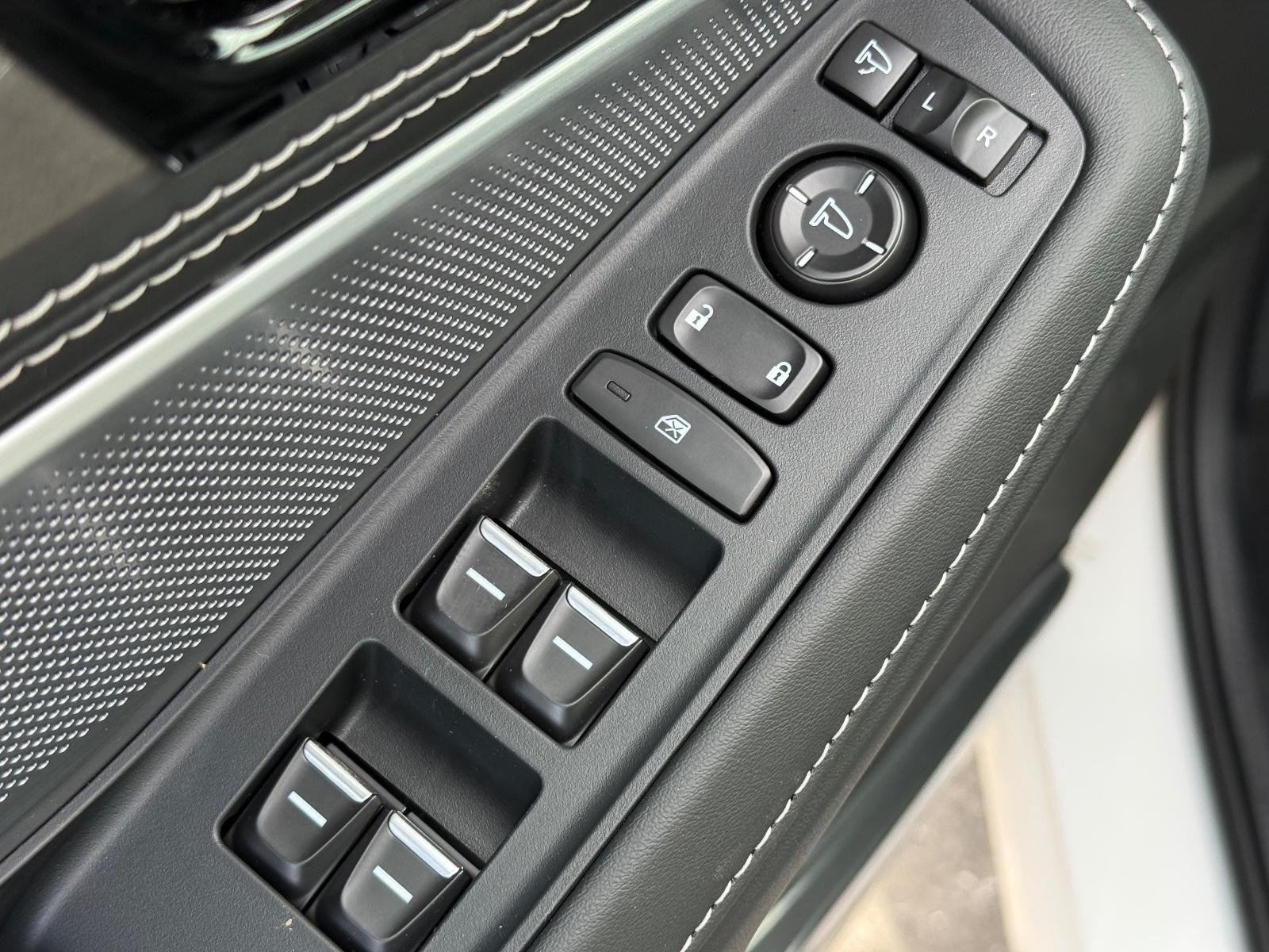 Acura MDX Vehicle Image 15