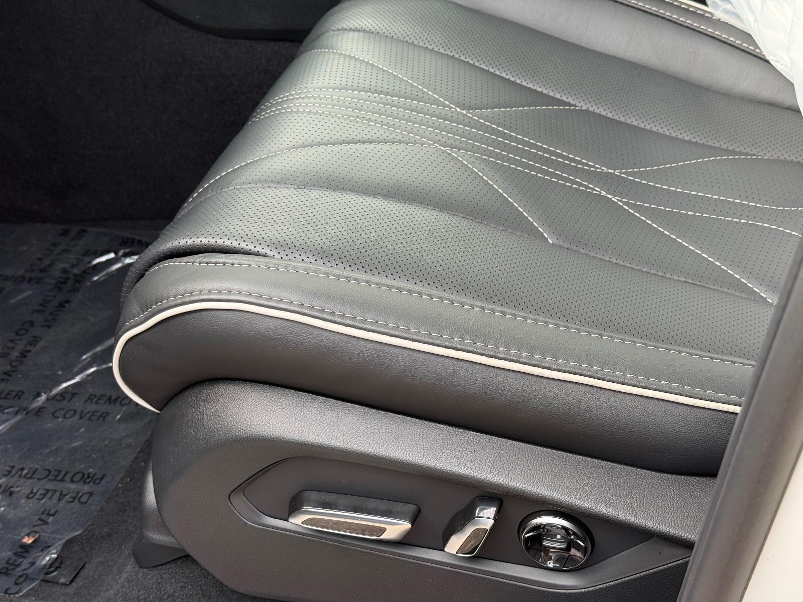 Acura MDX Vehicle Image 16