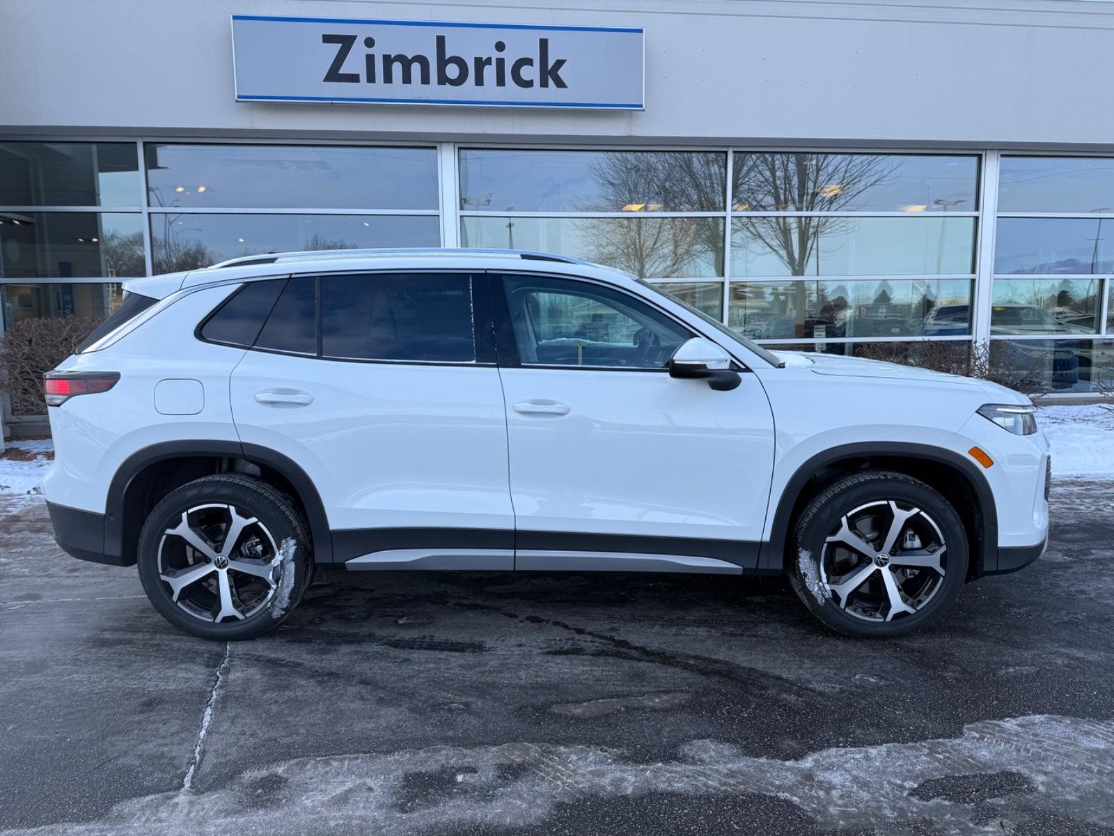 Volkswagen Tiguan Vehicle Image 02