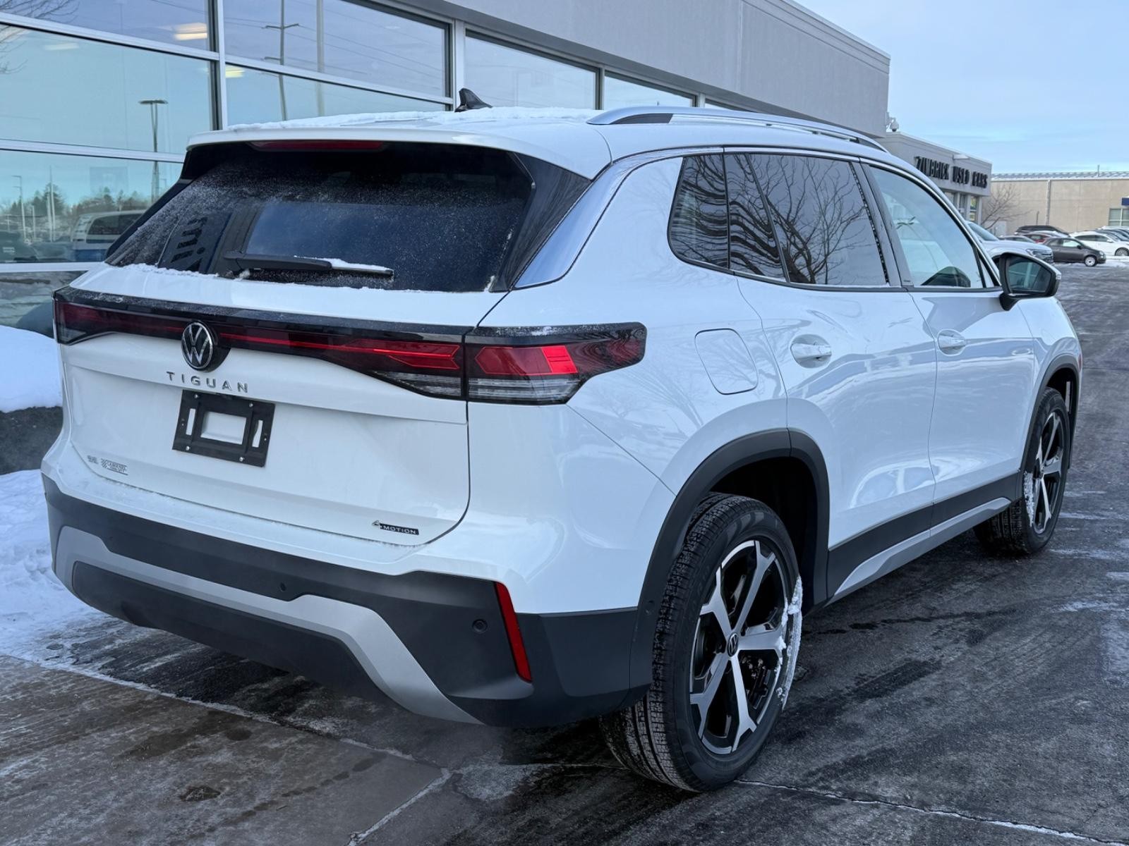 Volkswagen Tiguan Vehicle Image 03