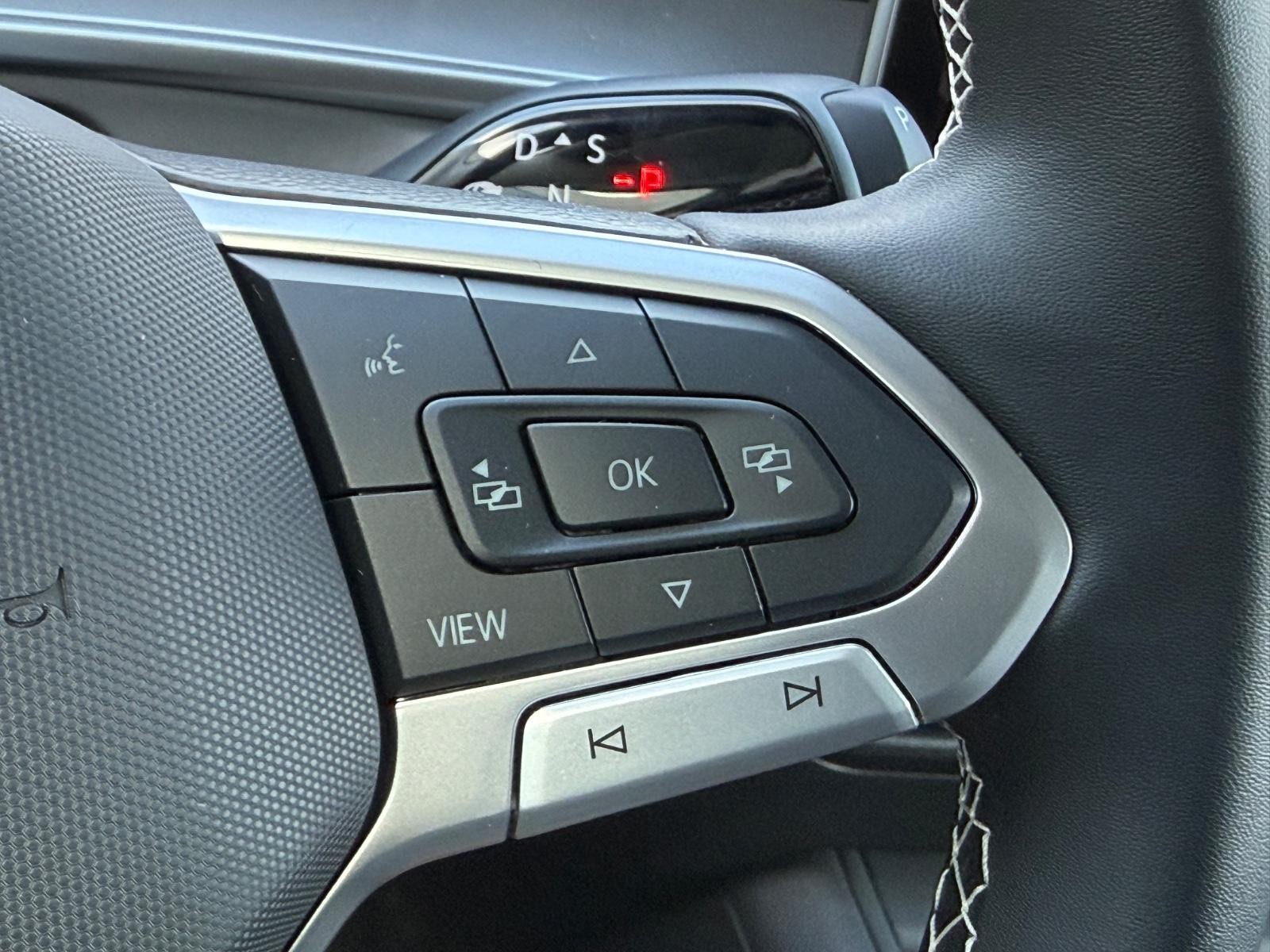 Volkswagen Tiguan Vehicle Image 11