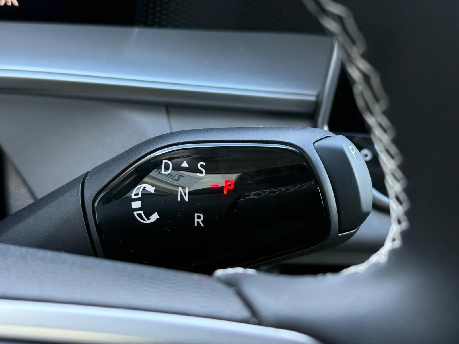 Volkswagen Tiguan Vehicle Image 12