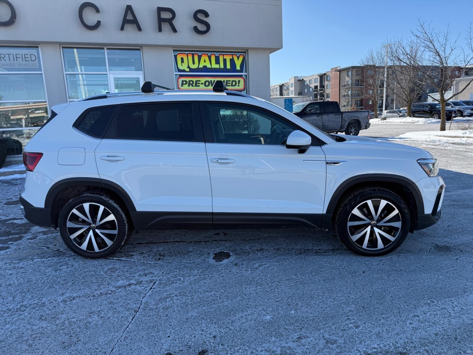 Volkswagen Taos Vehicle Image 02