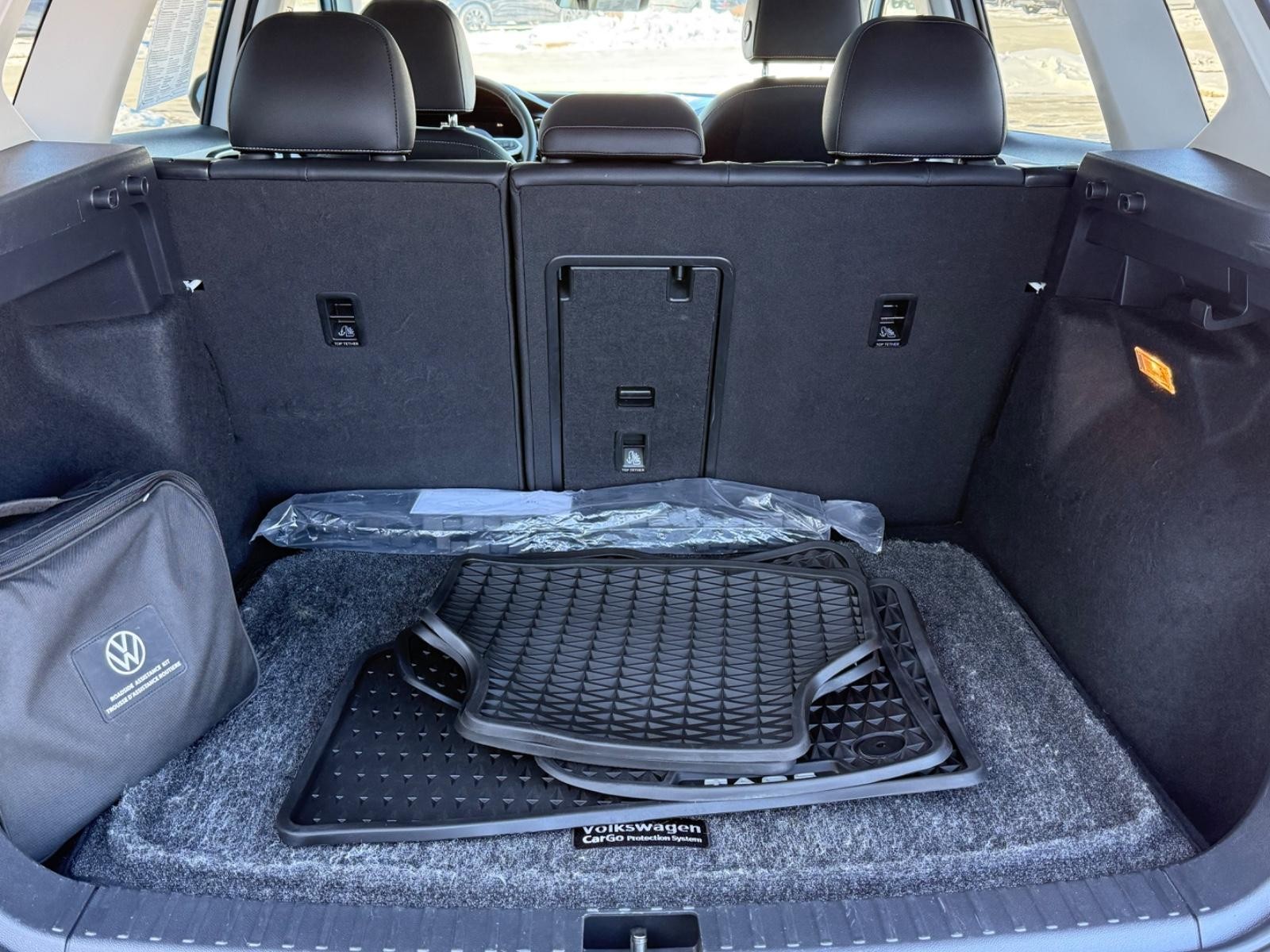 Volkswagen Taos Vehicle Image 05