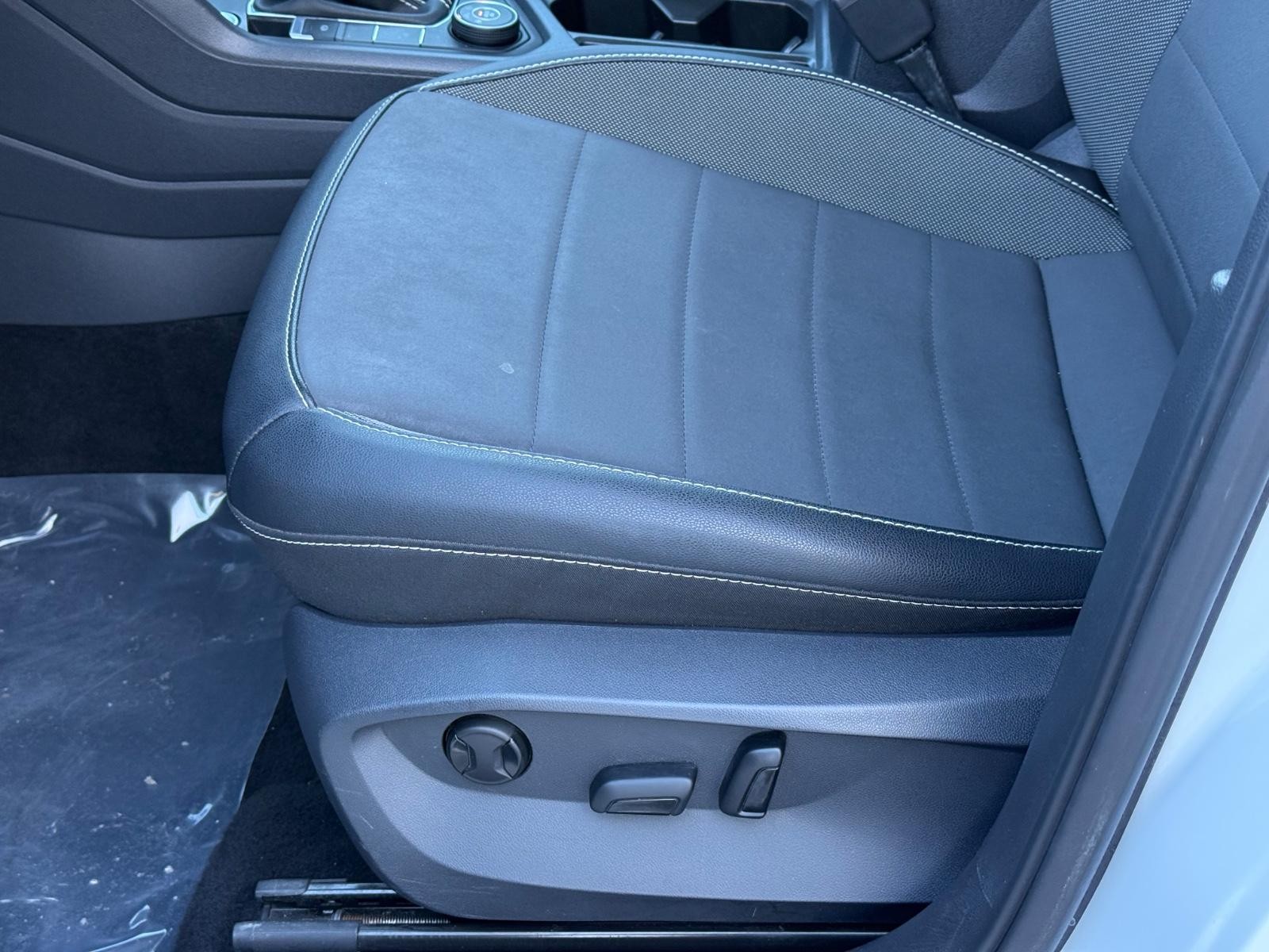 Volkswagen Taos Vehicle Image 23