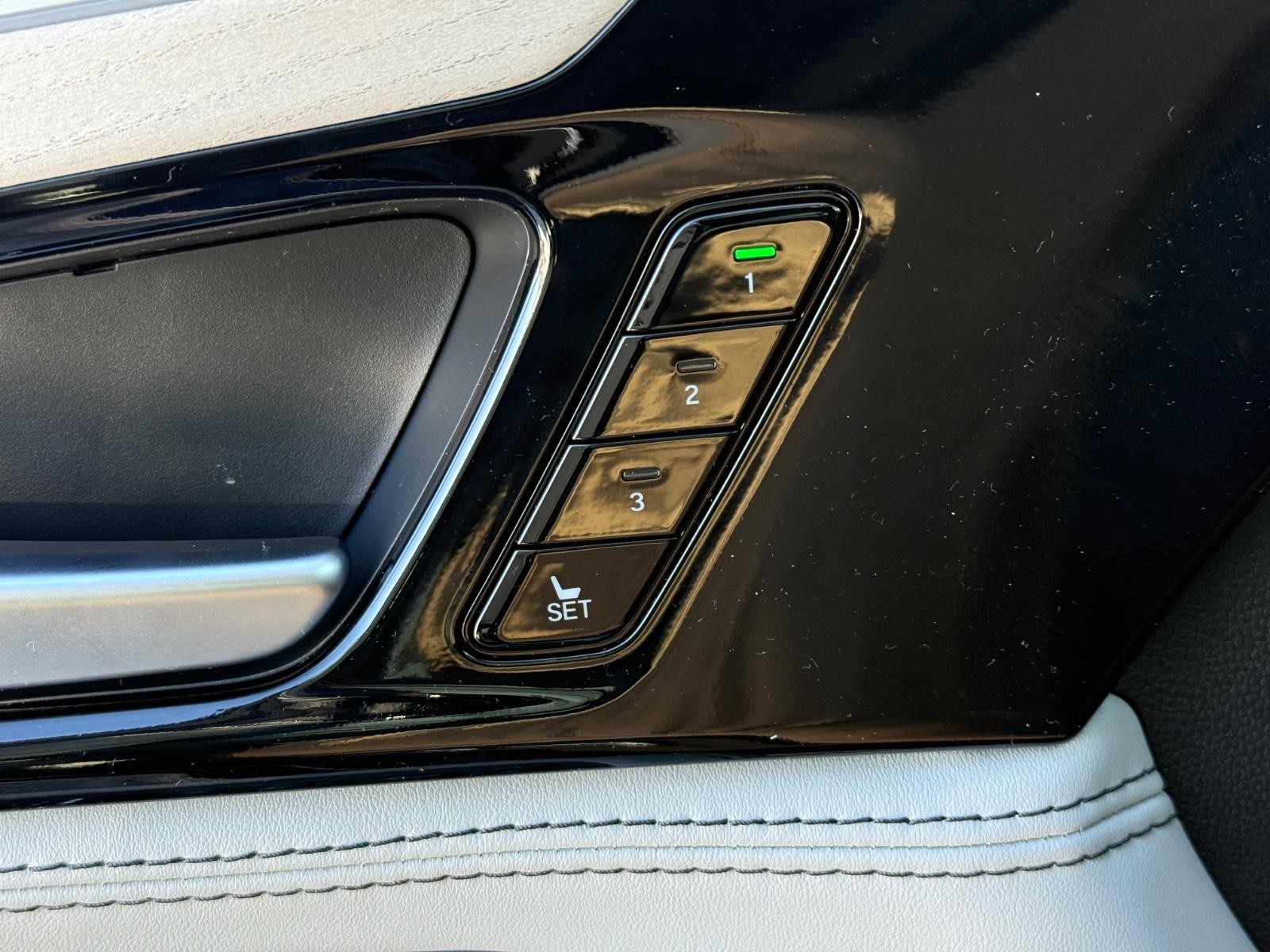 Acura MDX Vehicle Image 11