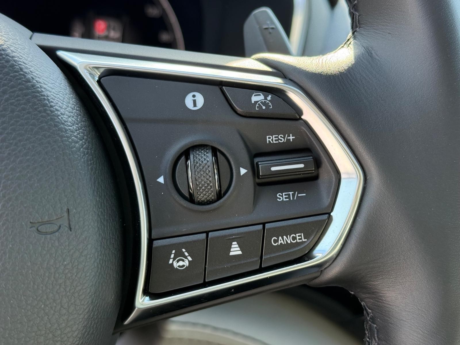 Acura MDX Vehicle Image 13