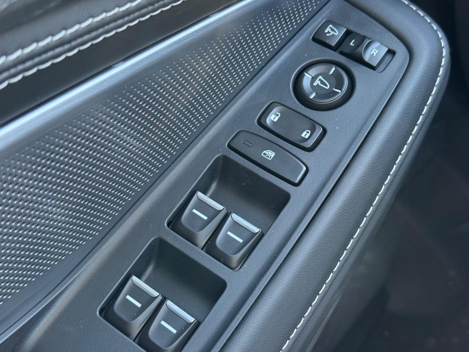 Acura MDX Vehicle Image 14