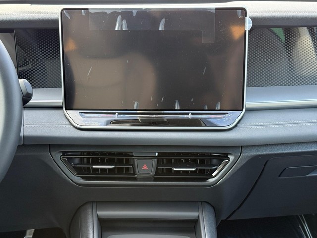 Volkswagen Tiguan Vehicle Image 06