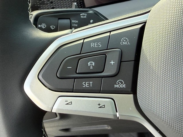 Volkswagen Tiguan Vehicle Image 09