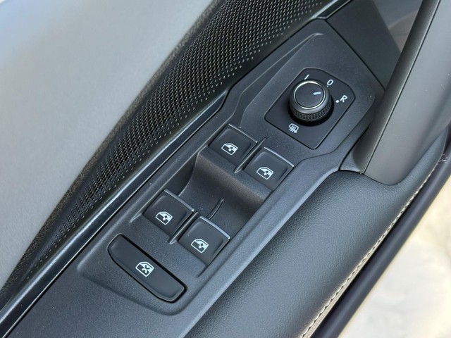 Volkswagen Tiguan Vehicle Image 14