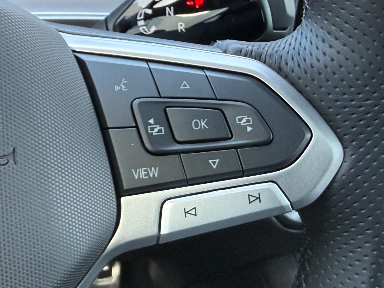 Volkswagen Tiguan Vehicle Image 11