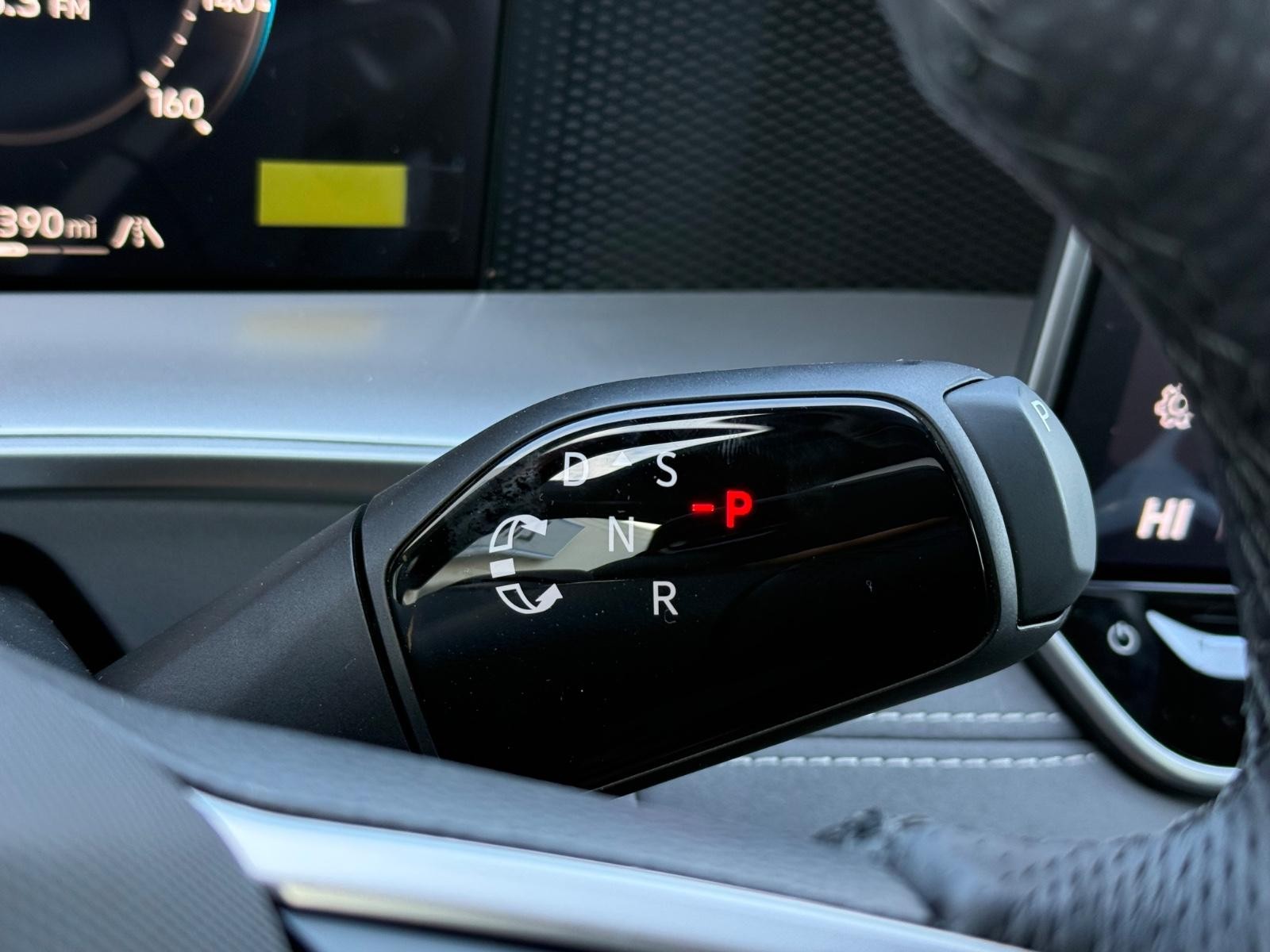 Volkswagen Tiguan Vehicle Image 12