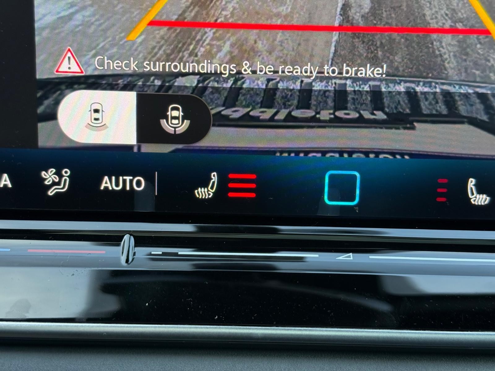 Volkswagen Tiguan Vehicle Image 14