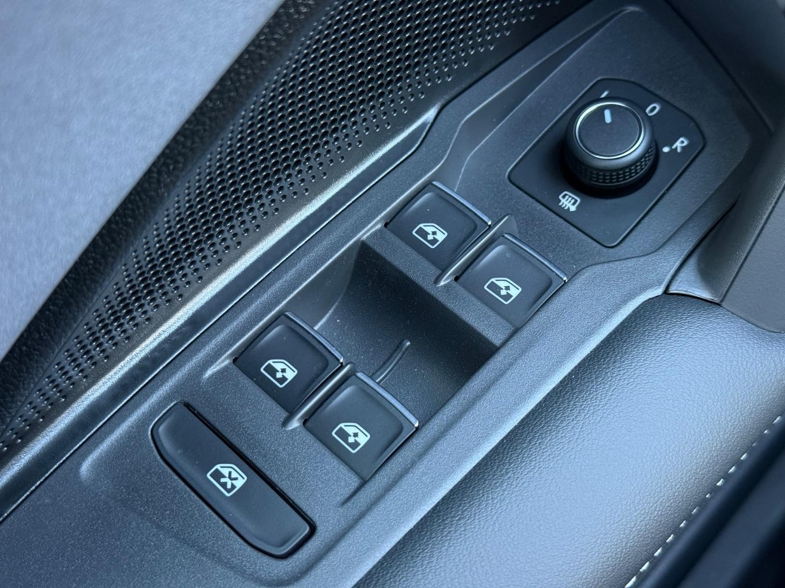 Volkswagen Tiguan Vehicle Image 15