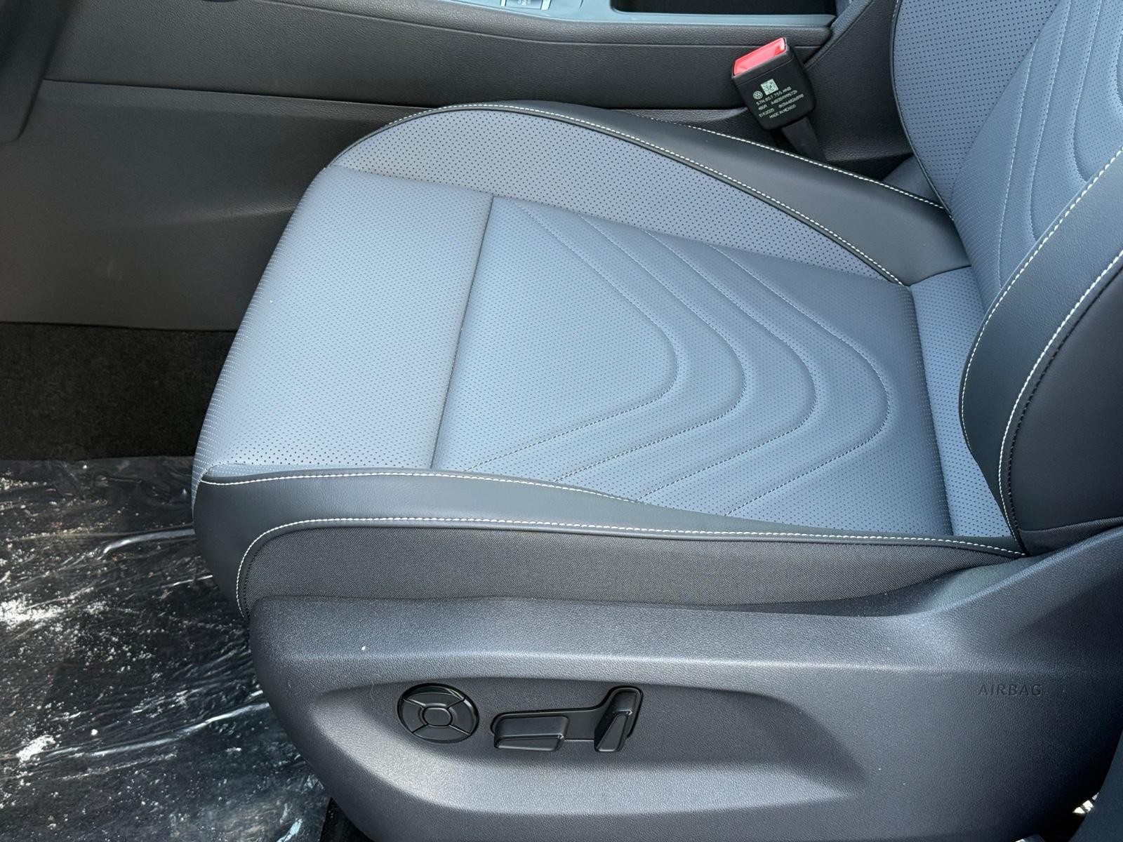 Volkswagen Tiguan Vehicle Image 16