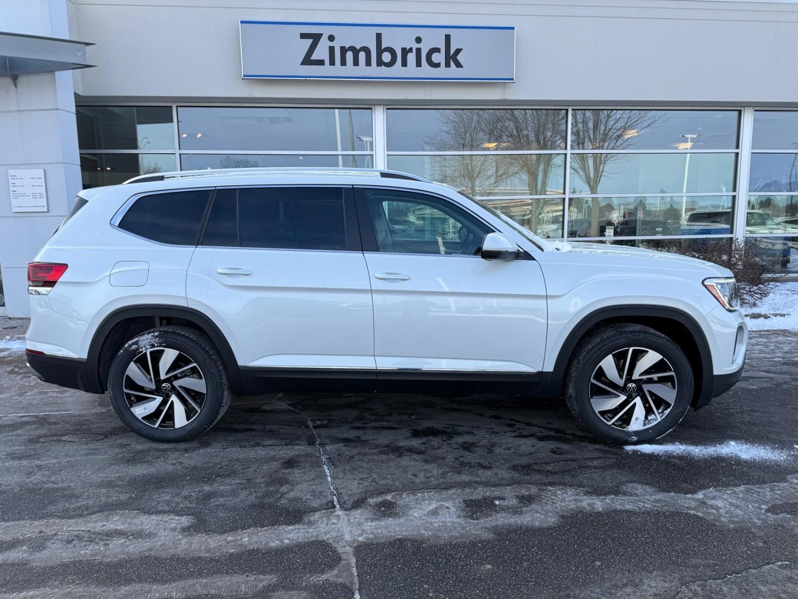 Volkswagen Atlas Vehicle Image 02