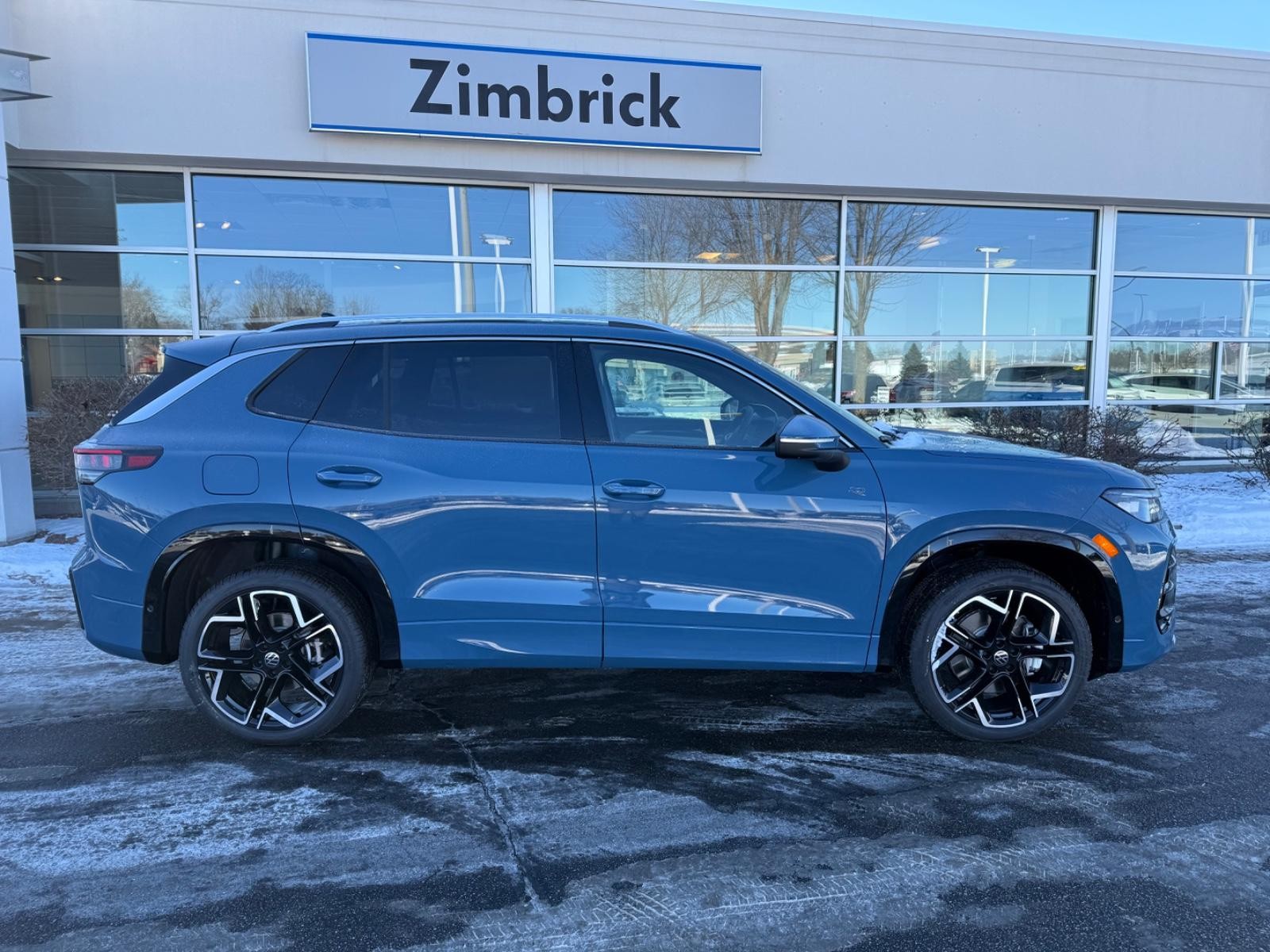 Volkswagen Tiguan Vehicle Image 02