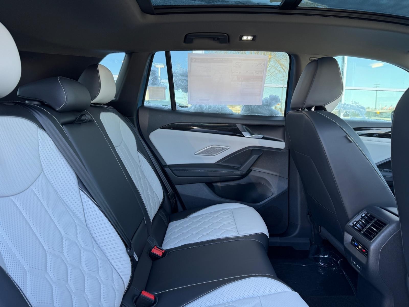 Volkswagen Tiguan Vehicle Image 05