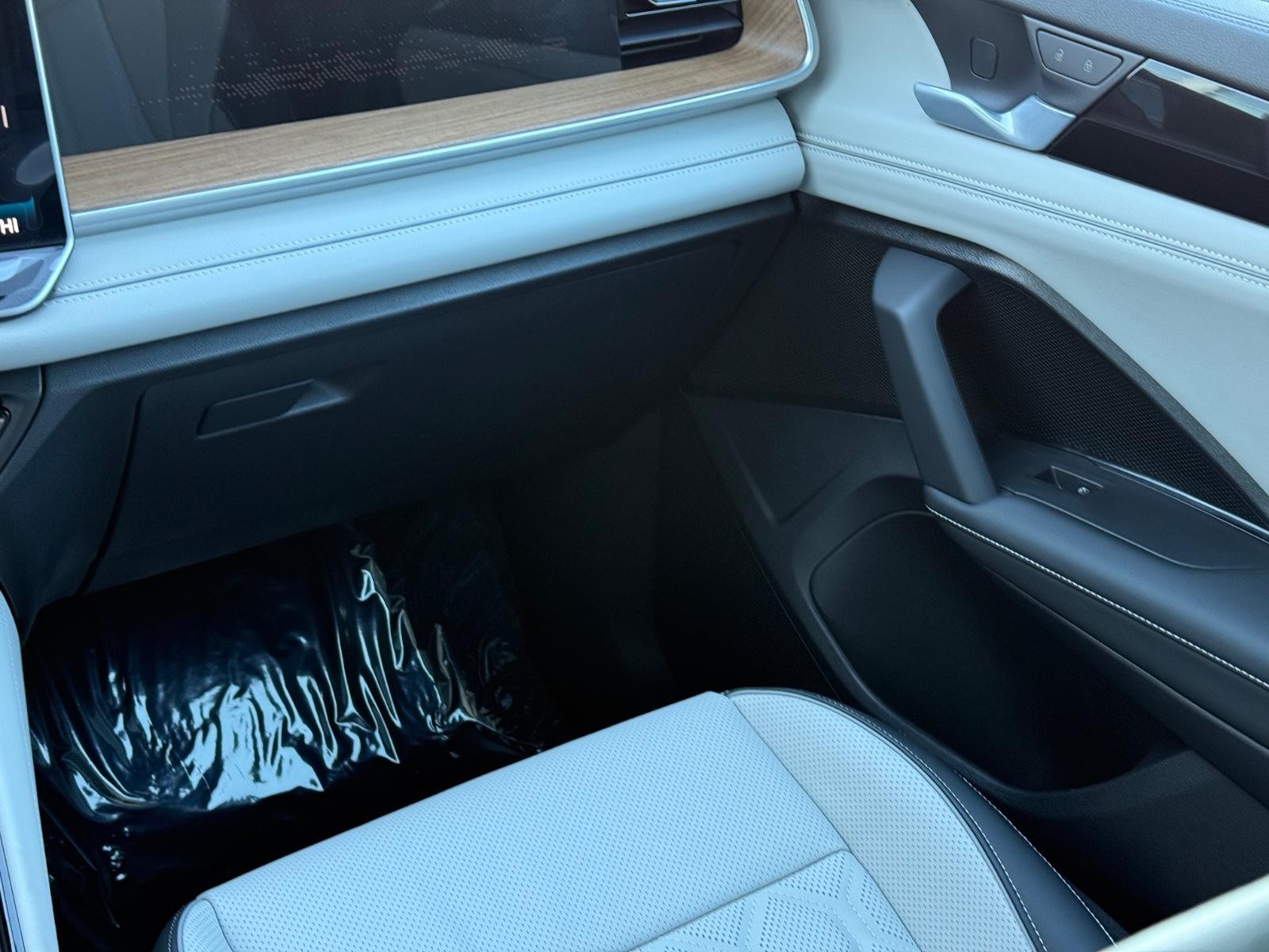 Volkswagen Tiguan Vehicle Image 09