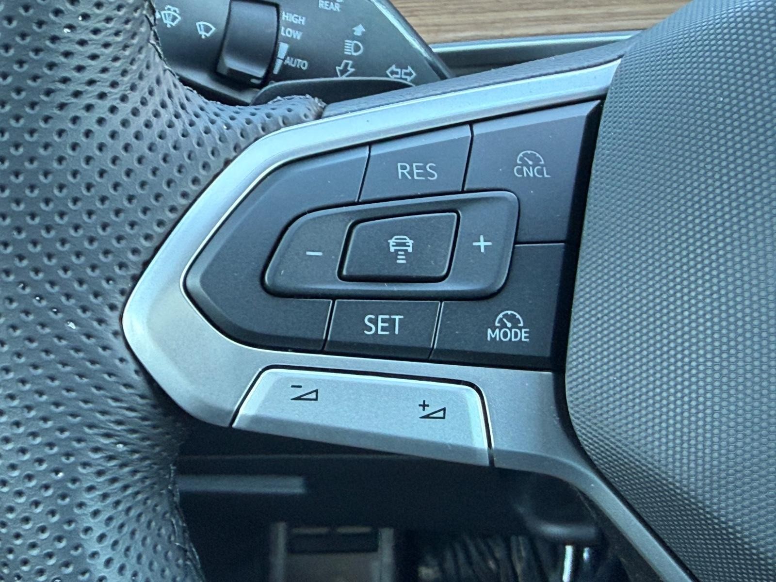 Volkswagen Tiguan Vehicle Image 10