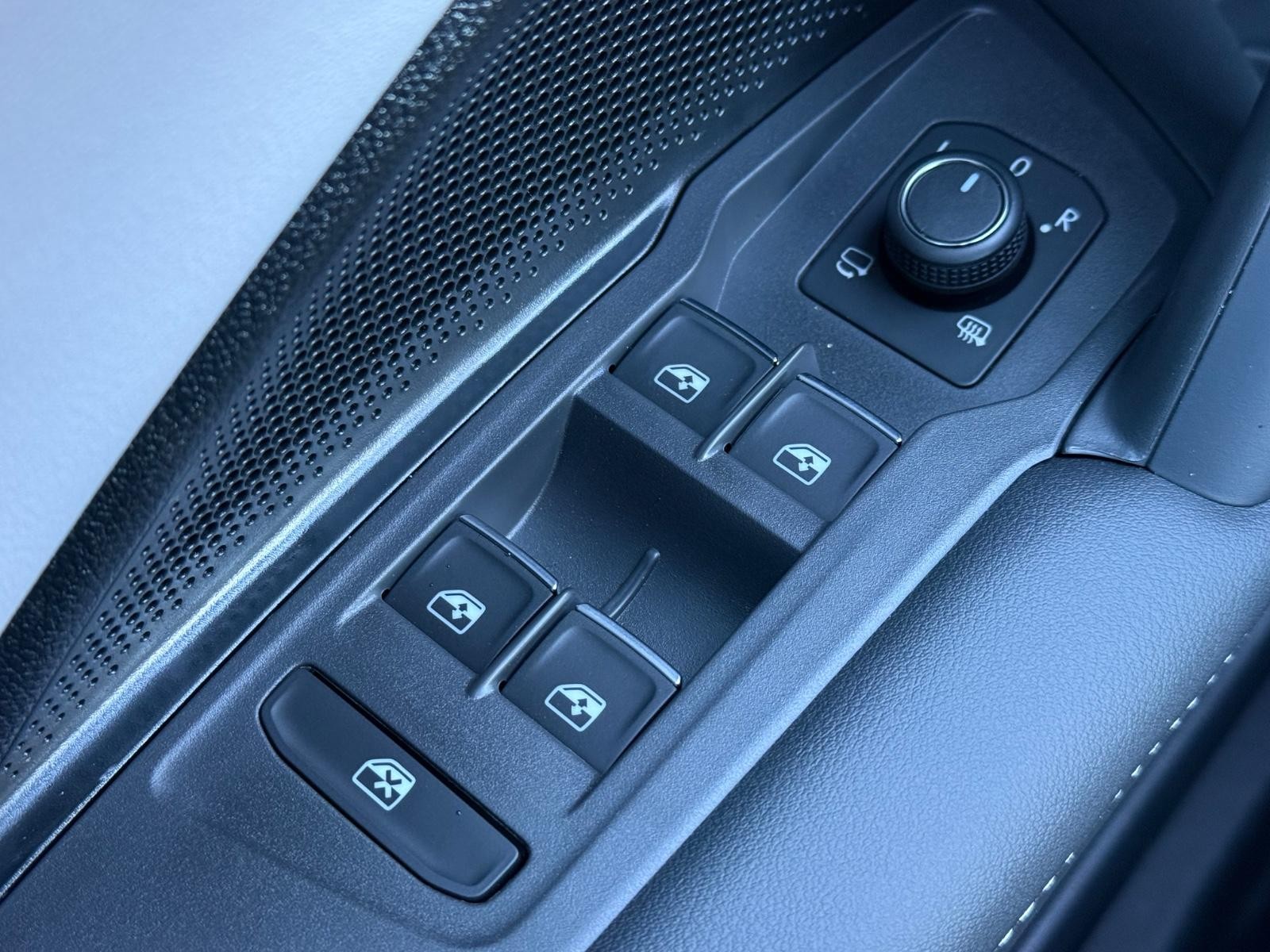 Volkswagen Tiguan Vehicle Image 15