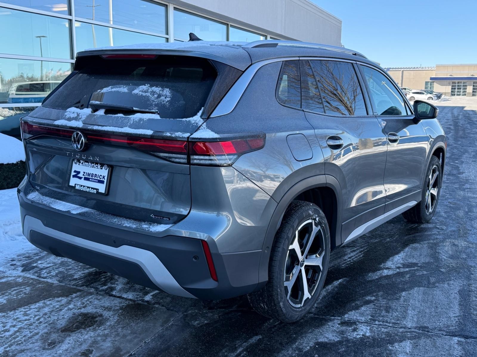 Volkswagen Tiguan Vehicle Image 03