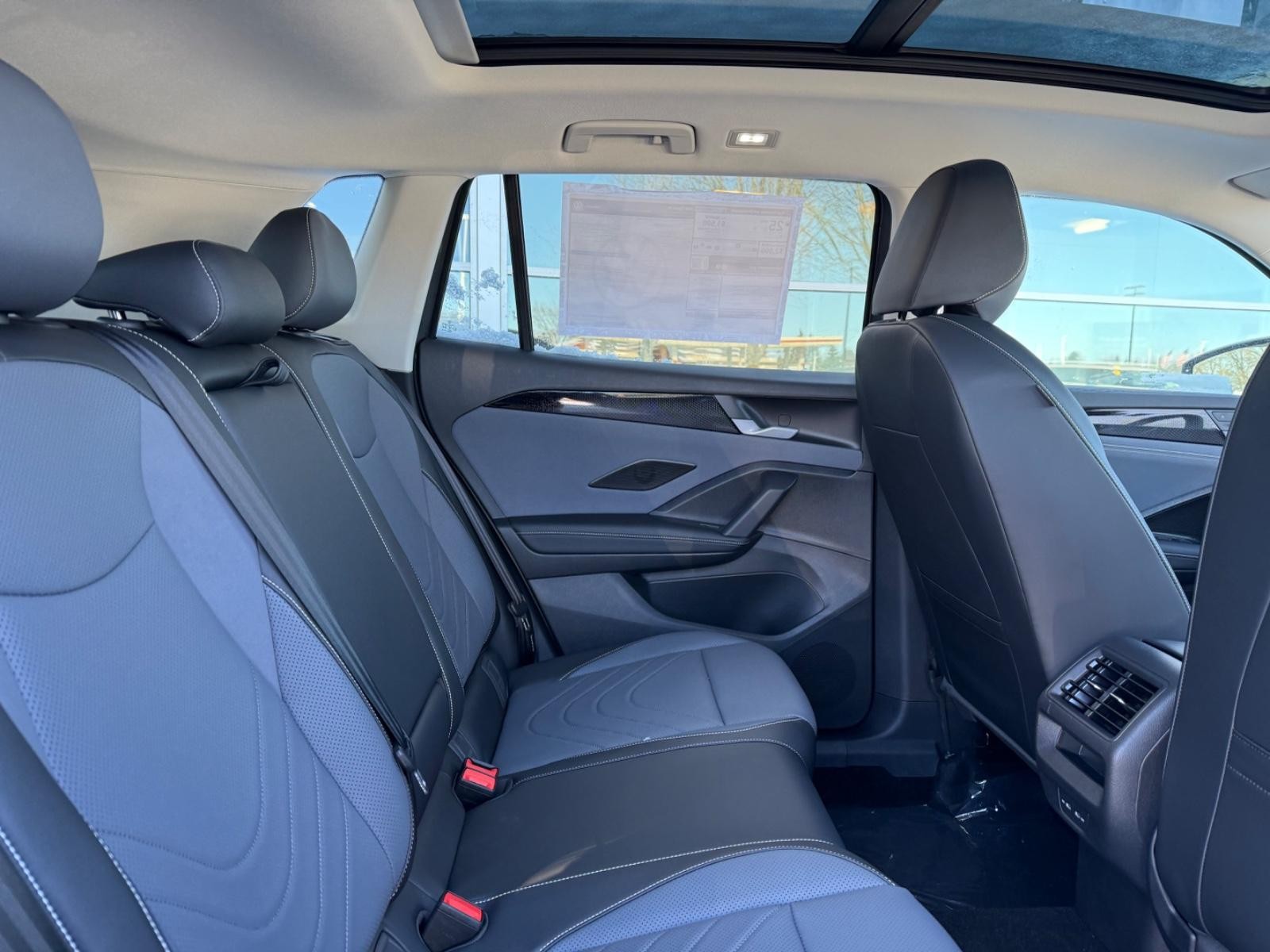 Volkswagen Tiguan Vehicle Image 05