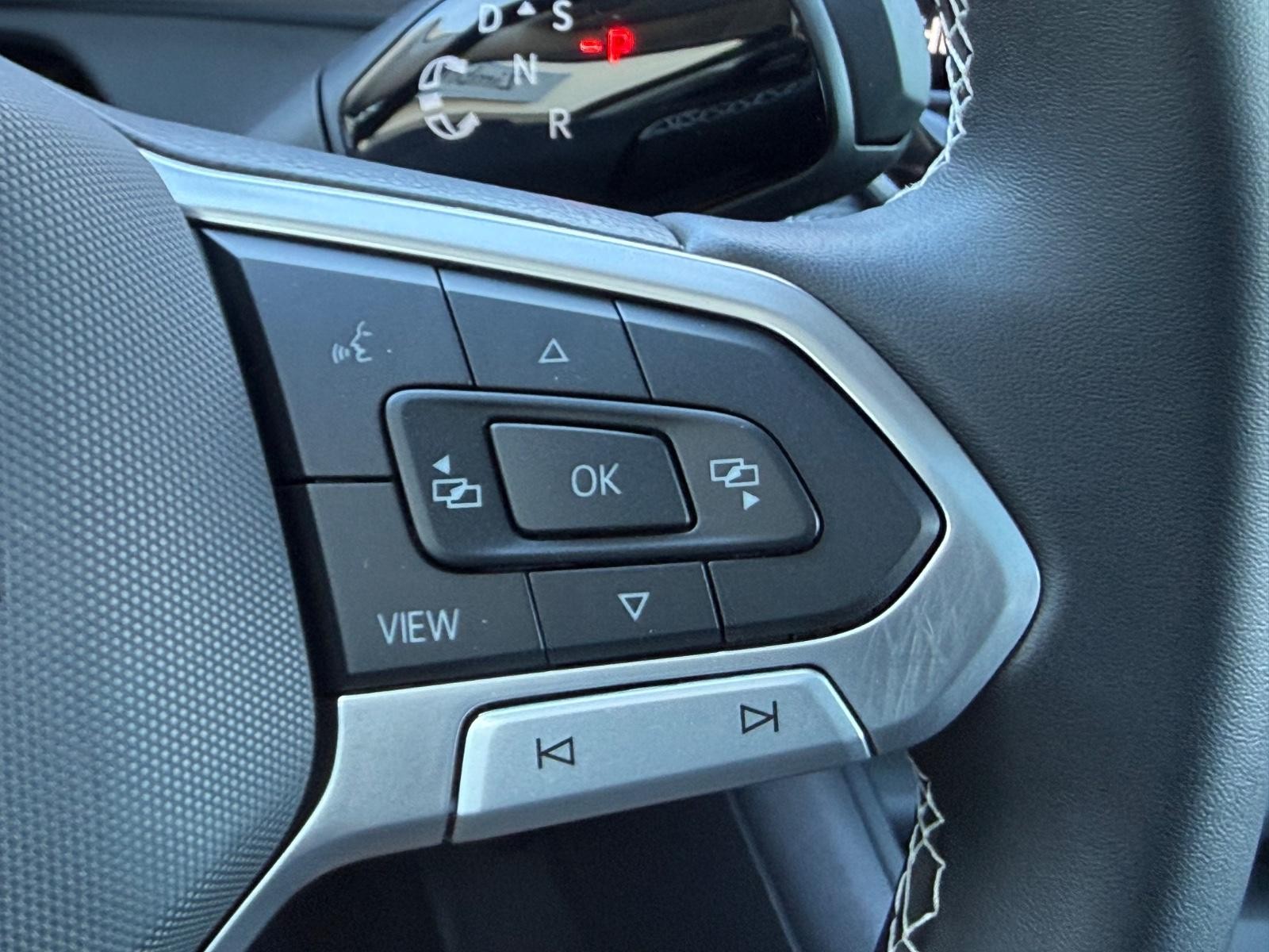 Volkswagen Tiguan Vehicle Image 11