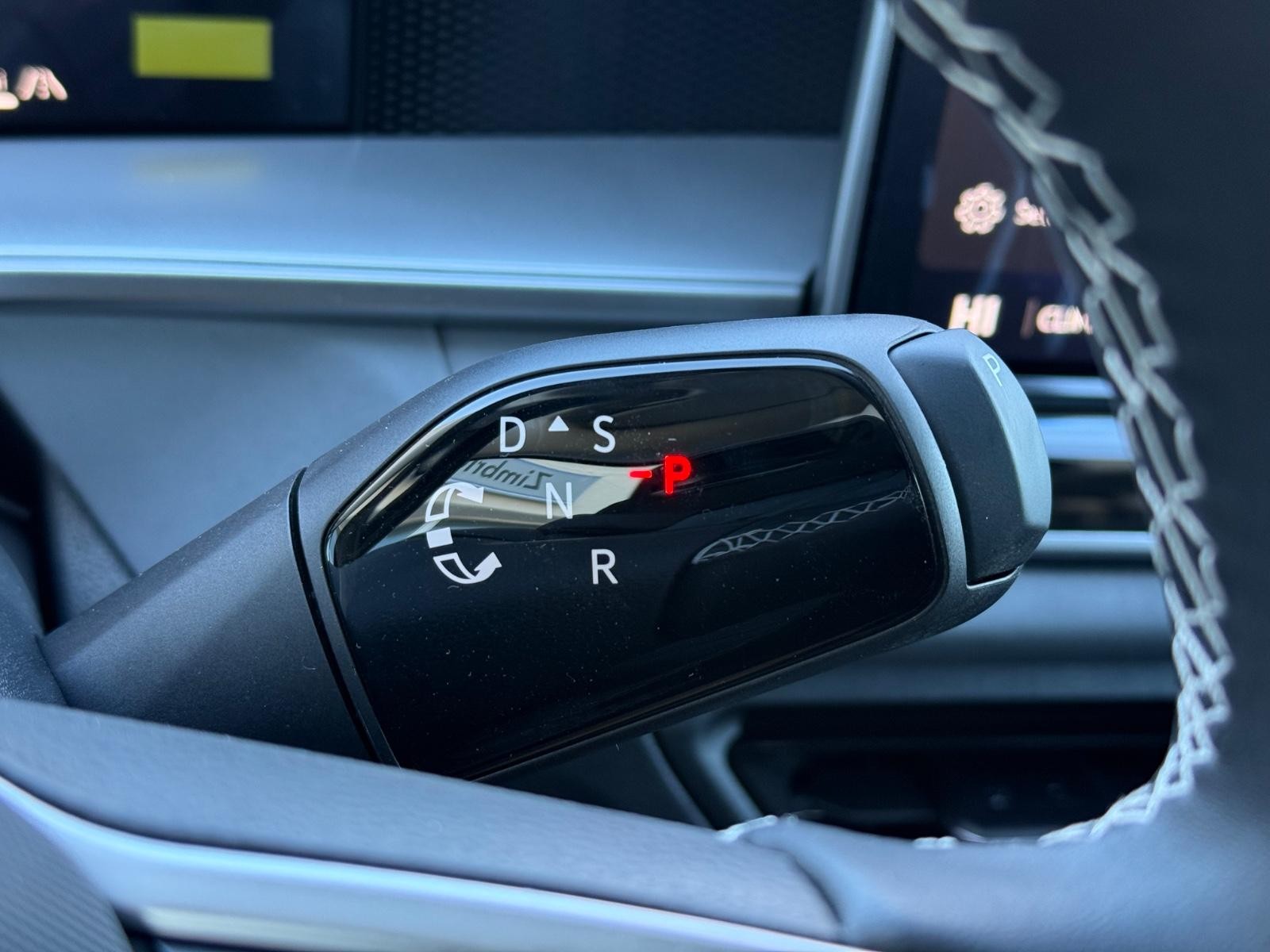 Volkswagen Tiguan Vehicle Image 12