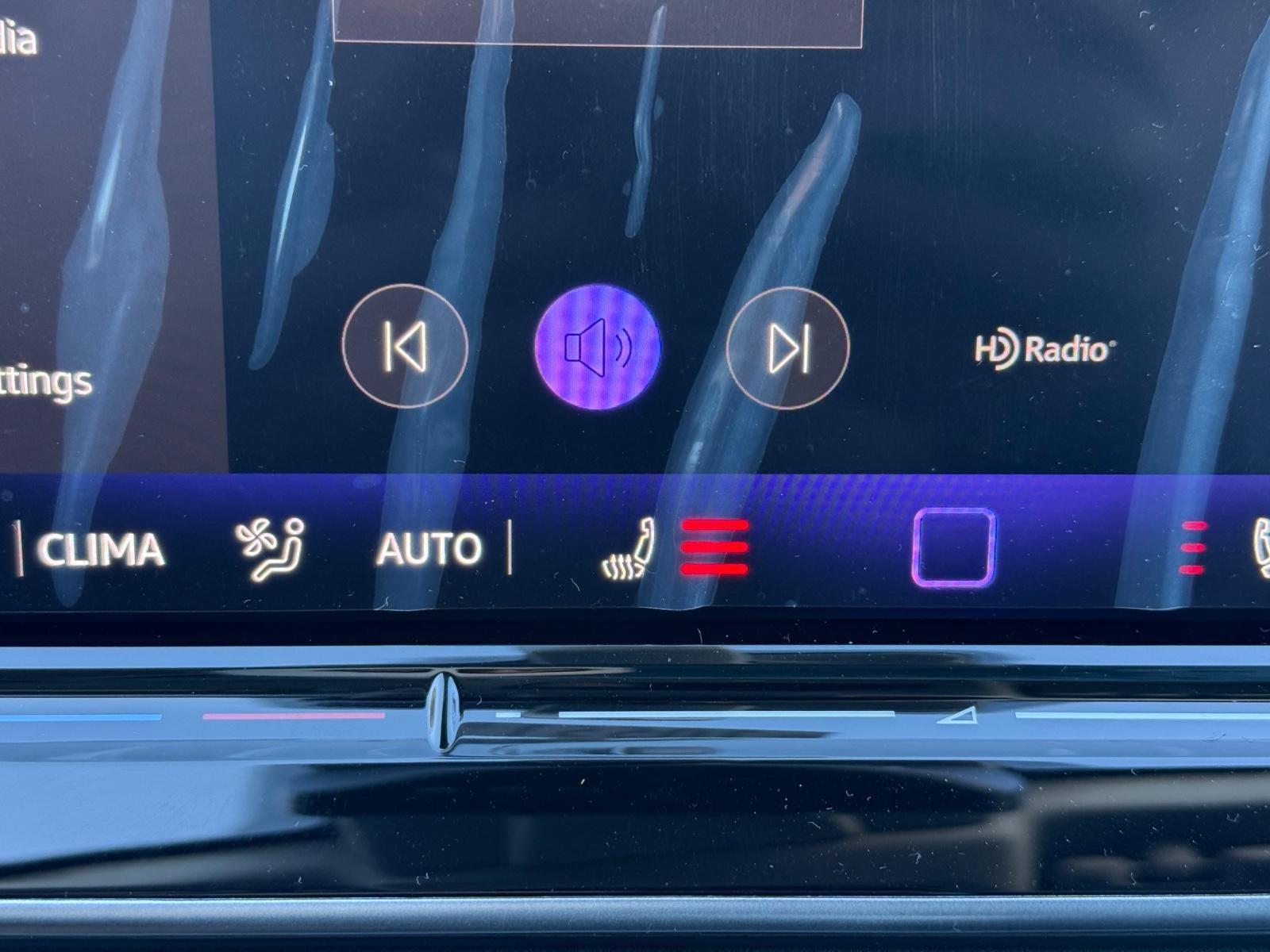 Volkswagen Tiguan Vehicle Image 14