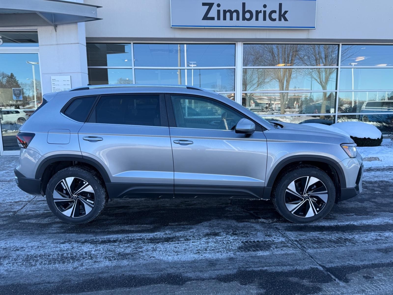 Volkswagen Taos Vehicle Image 02