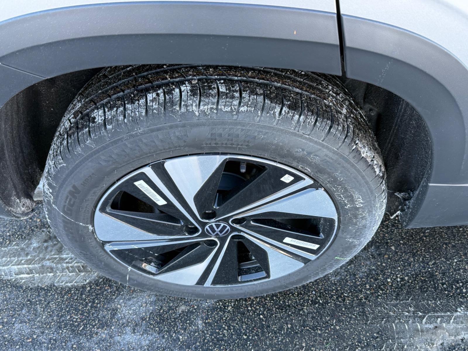 Volkswagen Taos Vehicle Image 04