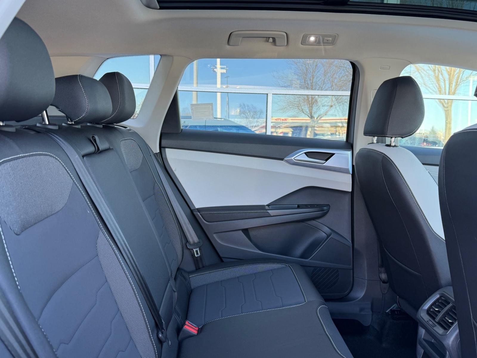 Volkswagen Taos Vehicle Image 05