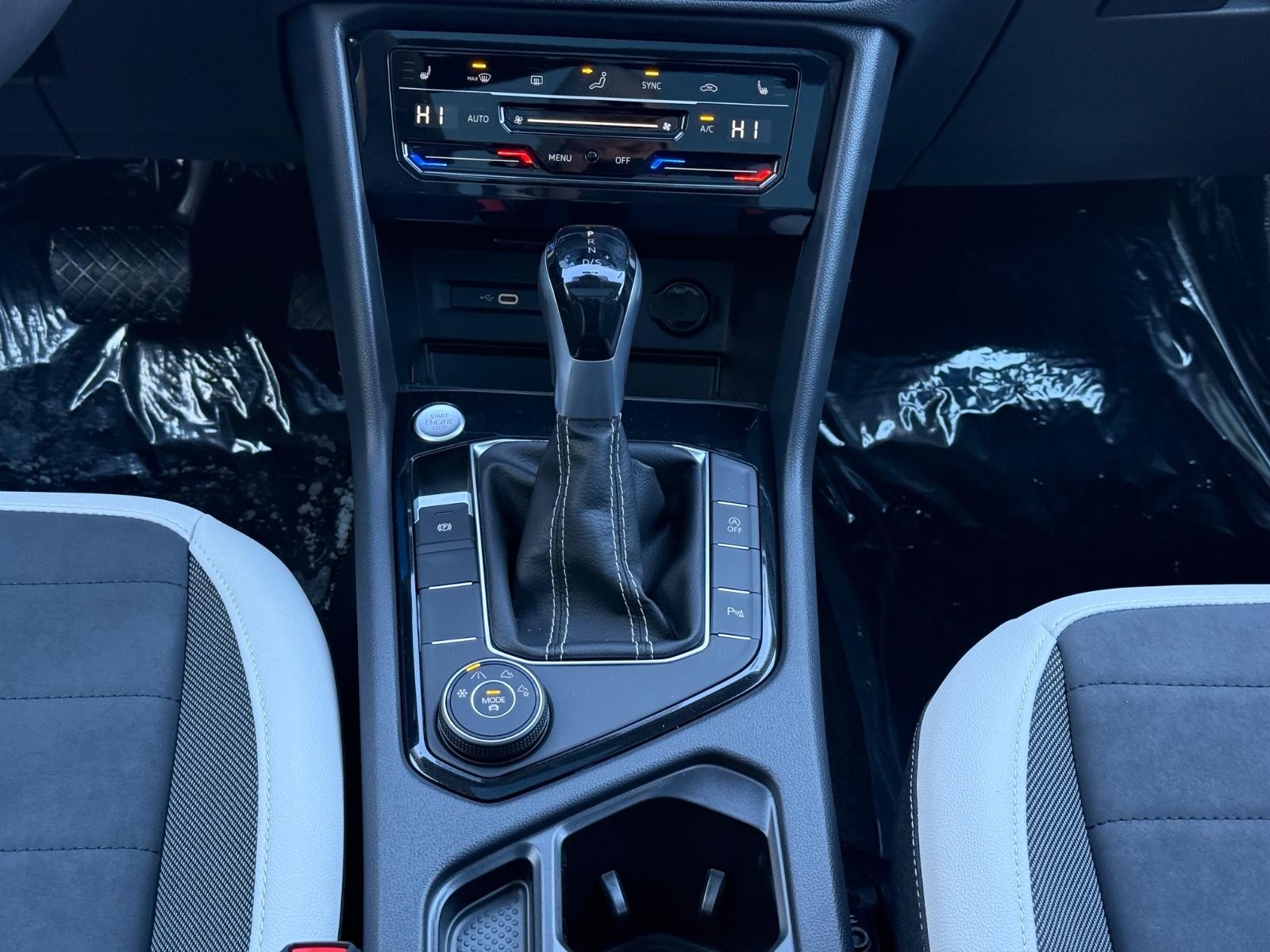 Volkswagen Taos Vehicle Image 08