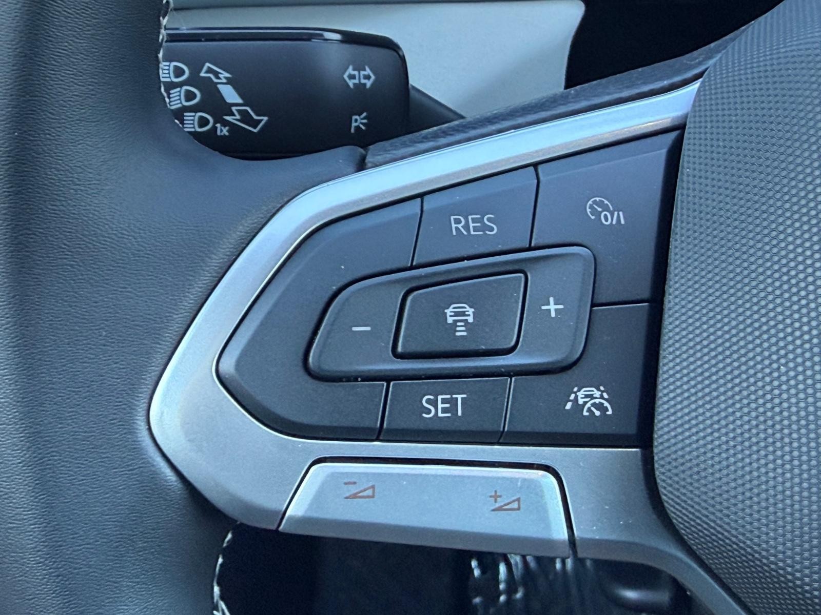 Volkswagen Taos Vehicle Image 11