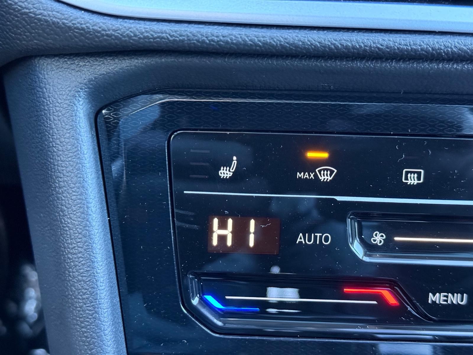 Volkswagen Taos Vehicle Image 14