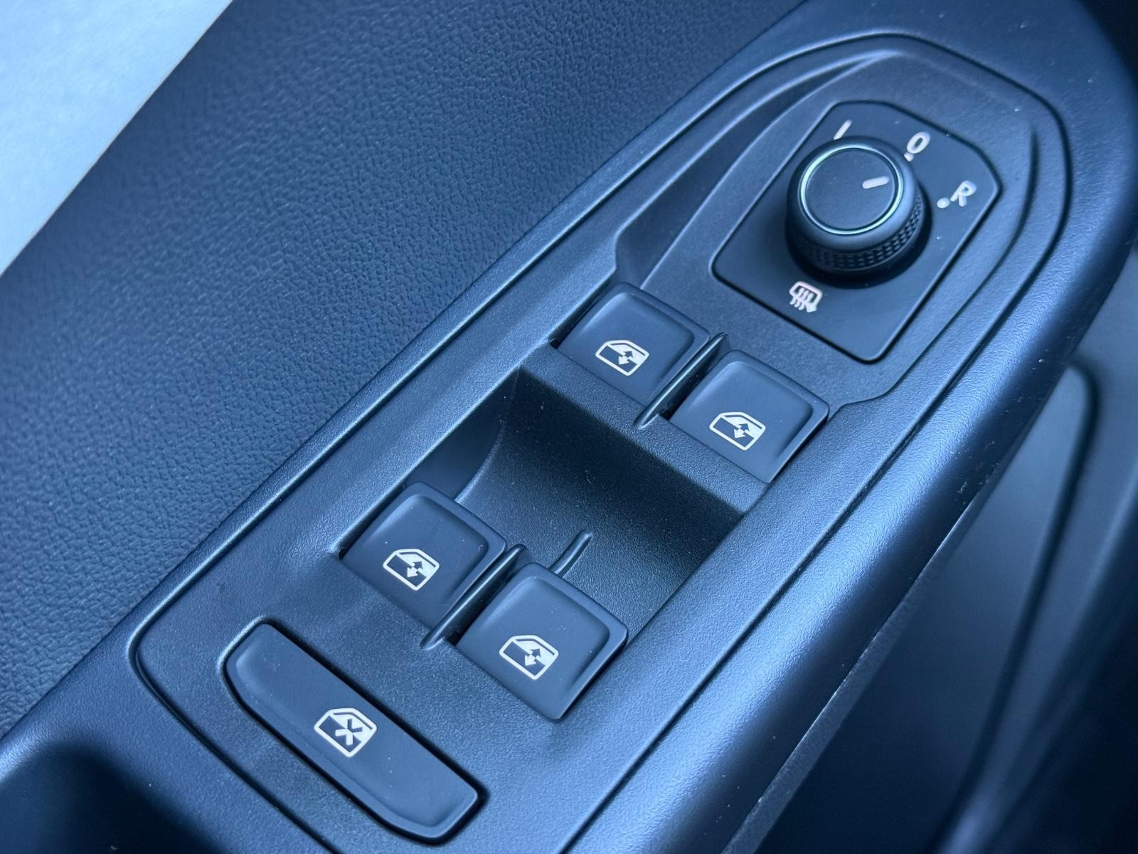 Volkswagen Taos Vehicle Image 15